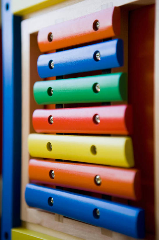 无人,竖图,彩色,室内,特写,白天,正面,游戏,静物,玩具,一排,阴影,整齐,反射,木制,影子,乐器,玩,娱乐,排列,一个,木制品,休闲,益智,单个,活动,五颜六色,打击乐器,色彩斑斓,木琴,队列,发泄,消遣,智力,五彩缤纷,宣泄,五彩斑斓,巴拉风,五光十色,玩耍,嬉戏,彩图