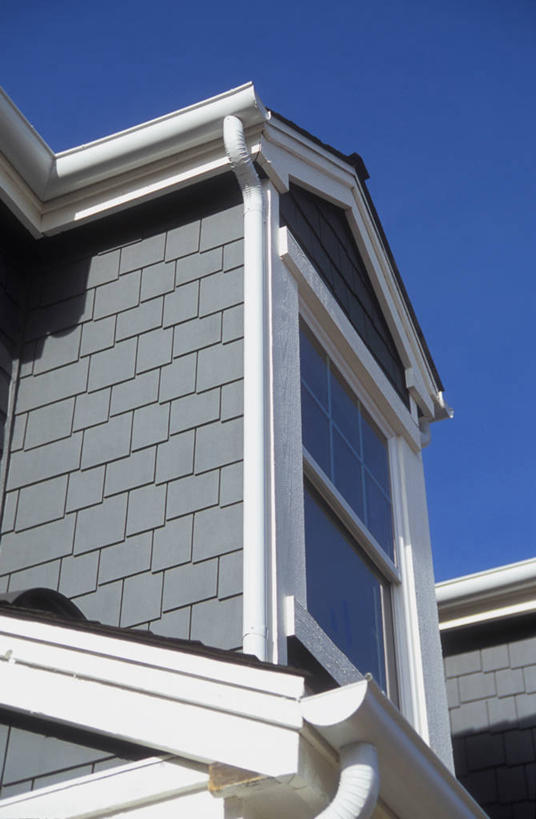 无人,家,竖图,室外,白天,仰视,度假,美景,别墅,窗户,城市风光,城市,美国,阴影,光线,影子,房屋,墙,屋顶,屋子,景观,公寓,顶棚,娱乐,洋房,楼房,玻璃窗,墙壁,墙面,住宅,蓝色,灰色,蓝天,天空,阳光,天,享受,休闲,景色,放松,晴朗,北美,北美洲,加利福尼亚,美洲,加州,加利福尼亚州,万里无云,金州,黄金州,北亚美利加洲,亚美利加洲,奥兰治县,晴空,晴空万里,彩图,低角度拍摄,房子,科斯塔梅萨,美利坚合众国