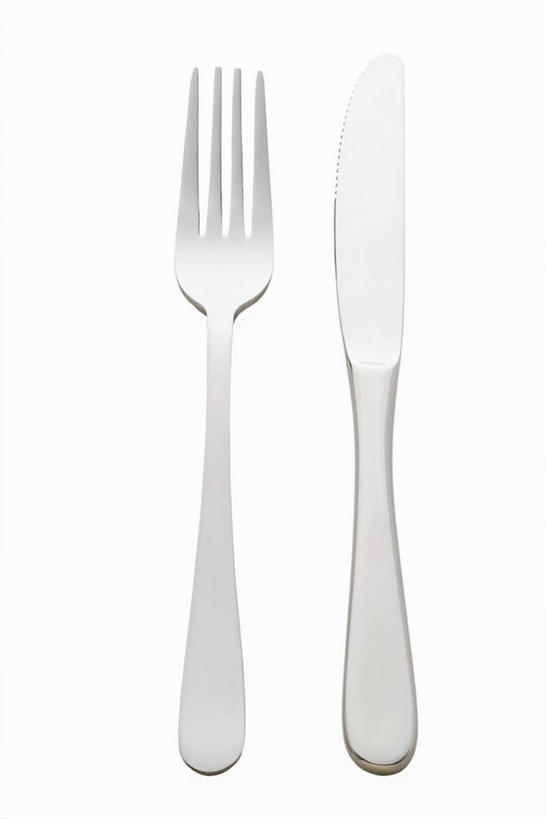 无人,竖图,俯视,室内,特写,白天,白色背景,静物,餐具,金属制品,阴影,反射,金属,叉子,刀叉,刀子,影子,两个,摄影,影棚,餐刀,餐叉,进餐用具,彩图,高角度拍摄,影棚拍摄,拍摄