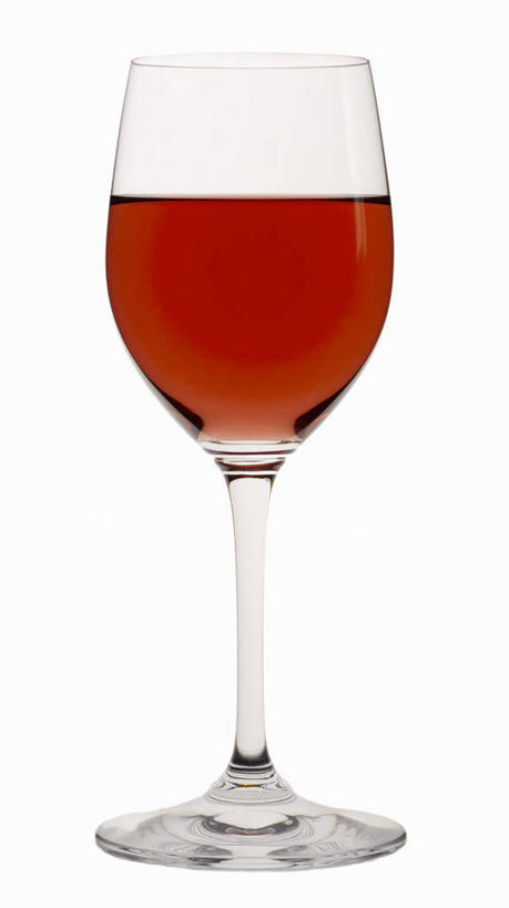 红酒,葡萄酒,无人,竖图,室内,特写,白天,白色背景,正面,餐桌,桌子,杯子,阴影,反射,高脚杯,影子,红酒杯,酒类,一杯,玻璃制品,酒,饮料,酒杯,摄影,影棚,餐台,葡萄酒杯,桃红葡萄酒,玻璃杯,彩图,影棚拍摄,拍摄