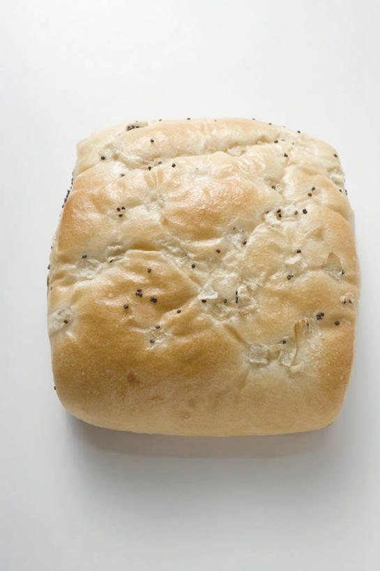 点心,面包,无人,竖图,俯视,室内,特写,白天,白色背景,餐桌,桌子,阴影,反射,影子,食品,面点,食物,糕点,一个,摄影,影棚,单个,餐台,罂粟籽,小圆面包,彩图,高角度拍摄,影棚拍摄,拍摄