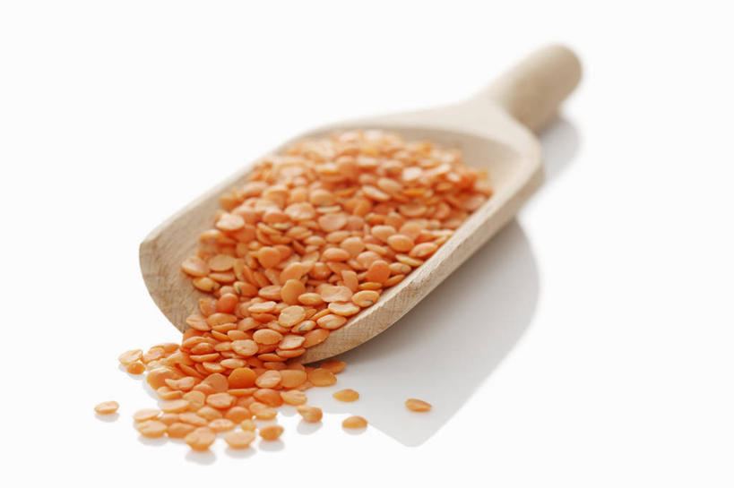 无人,横图,俯视,室内,特写,白天,白色背景,植物,餐桌,桌子,豆,扁豆,蔬菜,一堆,许多,阴影,堆叠,堆积,新鲜,反射,木制,影子,勺子,豆类,豆子,食品,很多,食物,一个,红色,木制品,调羹,汤匙,摄影,有机食品,绿色食品,影棚,单个,餐台,堆,豆科,白扁豆,羊眼豆,沿篱豆,小刀豆,藤豆,树豆,膨皮豆,南豆,南扁豆,凉衍豆,蛾眉豆,茶豆,藊豆,彩图,高角度拍摄,影棚拍摄,拍摄