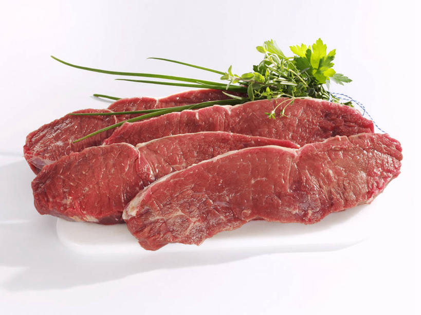 无人,横图,俯视,室内,特写,白天,白色背景,植物,桌面,桌子,蔬菜,叶子,阴影,新鲜,反射,纹路,木制,纹理,影子,葱,肉,牛肉,食品,绿叶,草药,药草,肉类,中药,食物,红色,绿色,自然,木制品,嫩叶,摄影,有机食品,绿色食品,影棚,生长,成长,细香葱,香葱,药材,中草药,肉食,中药材,本草,肌理,叶,叶片,叶脉,彩图,高角度拍摄,影棚拍摄,拍摄