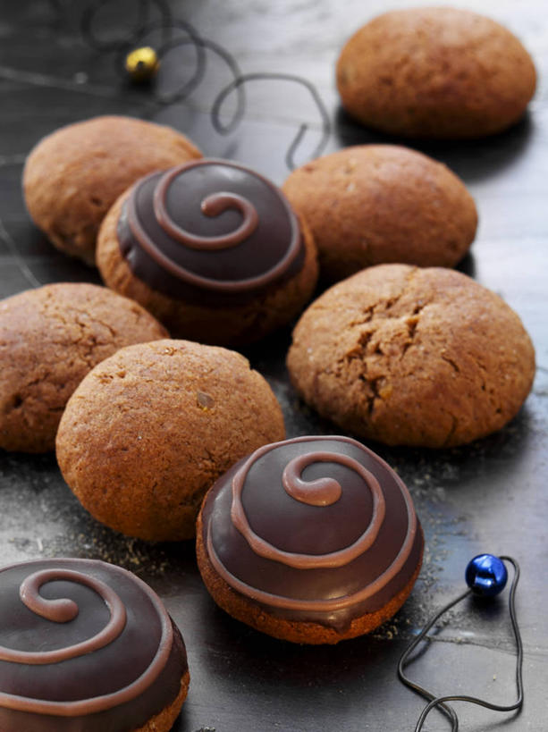 点心,无人,竖图,俯视,室内,特写,白天,桌子,圣诞节,许多,阴影,节日,庆祝,反射,影子,食品,糖,糖果,甜点,甜品,曲奇,文化,食物,饼干,甜食,零食,巧克力,庆典,纪念,朱古力,曲奇饼,曲奇饼干,床上桌,懒人桌,彩图,高角度拍摄