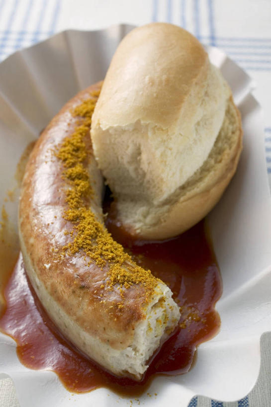 点心,面包,无人,竖图,俯视,室内,特写,白天,桌子,餐具,阴影,反射,碟子,盘,影子,调料,酱料,酱汁,茄汁,香肠,佐料,食品,面点,腊肠,调味品,调味料,番茄酱,酱,食物,糕点,盘子,碟,小圆面包,床上桌,懒人桌,彩图,高角度拍摄