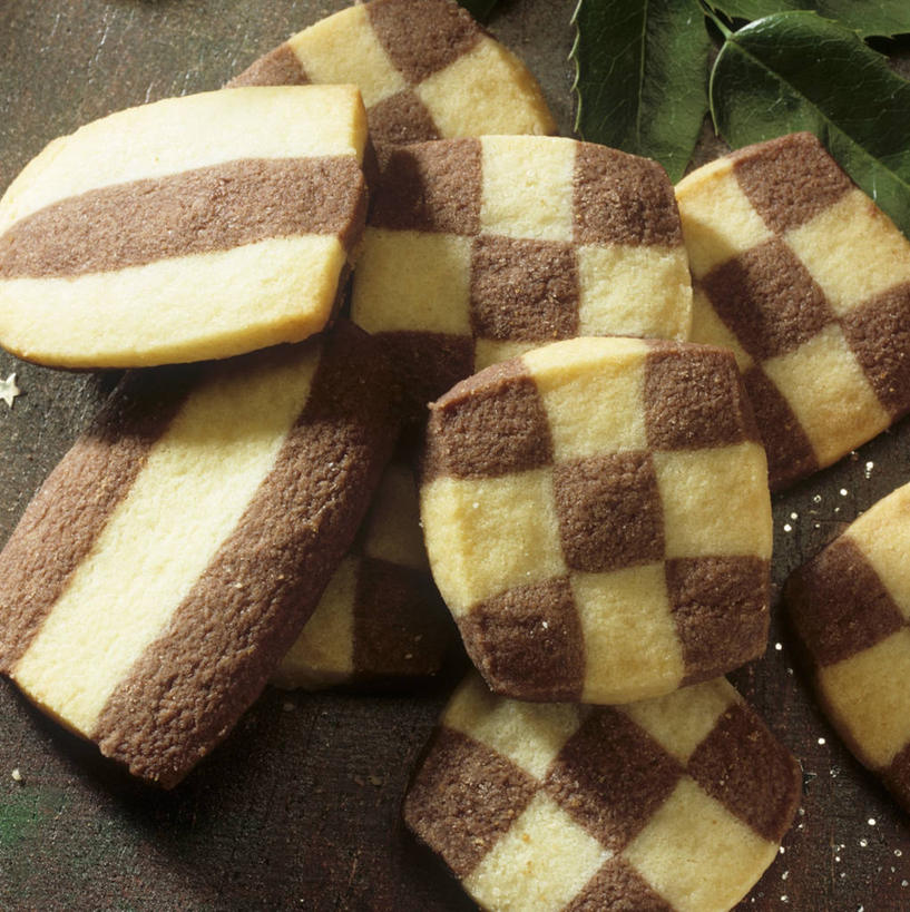 点心,无人,竖图,俯视,室内,特写,白天,餐桌,桌子,一堆,许多,阴影,堆叠,堆积,反射,影子,食品,曲奇,很多,食物,饼干,零食,餐台,堆,曲奇饼,曲奇饼干,彩图,高角度拍摄