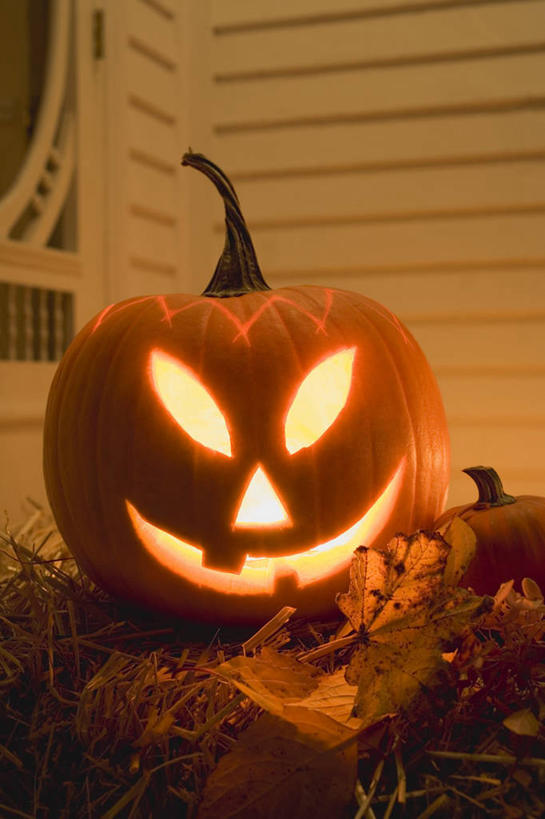 脸,头,脸颊,无人,竖图,室内,特写,白天,正面,南瓜,蔬菜,照明,阴影,节日,庆祝,新鲜,装饰,光线,木制,影子,墙,灯光,金瓜,食品,文化,镂空,番瓜,墙壁,墙面,灯,食物,木制品,灯具,庆典,南瓜灯,万圣节,有机食品,绿色食品,纪念,华丽,修饰,麦瓜,倭瓜,照亮,点缀,照明设备,衬托,美观,雅致,雅观,镂刻,头部,脸部,脸蛋,面部,彩图