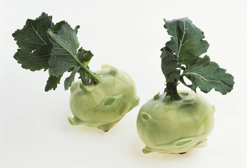 无人,横图,俯视,室内,特写,白天,白色背景,桌面,桌子,蔬菜,叶子,阴影,新鲜,反射,木制,影子,食品,绿叶,食物,两个,木制品,嫩叶,芥菜,摄影,有机食品,绿色食品,影棚,大头菜,盖菜,叶,叶片,彩图,高角度拍摄,影棚拍摄,拍摄