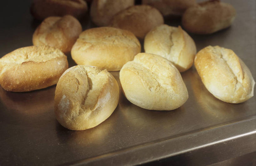 点心,面包,无人,横图,俯视,室内,特写,白天,桌面,桌子,金属制品,许多,阴影,朦胧,模糊,反射,金属,影子,食品,面点,食物,糕点,小圆面包,彩图,高角度拍摄