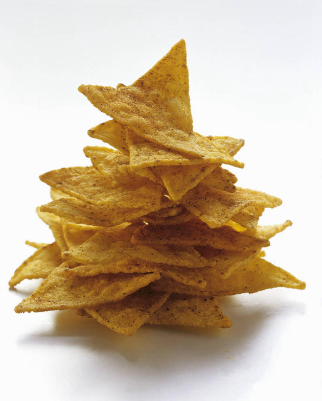 点心,无人,竖图,俯视,室内,特写,白天,白色背景,餐桌,桌子,一堆,许多,阴影,堆叠,堆积,反射,影子,玉米片,食品,食物,黄色,快餐,零食,摄影,影棚,餐台,堆,垃圾食品,彩图,高角度拍摄,影棚拍摄,拍摄