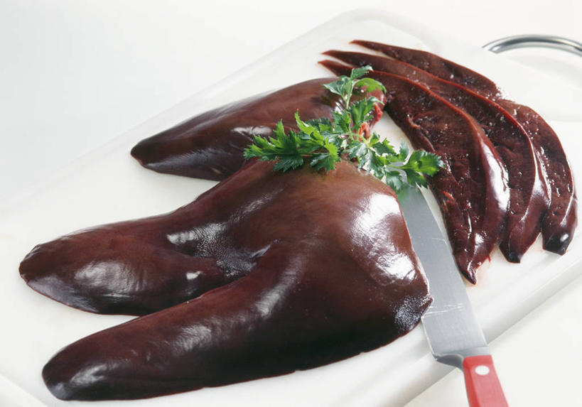 内脏,动脉,静脉,无人,横图,俯视,室内,特写,白天,白色背景,芹菜,蔬菜,餐具,一把,阴影,新鲜,反射,医学,碟子,工具,盘,影子,食品,刀具,食物,盘子,模型,碟,刀,摄影,有机食品,绿色食品,荷兰芹,欧芹,香芹,影棚,生物学,器官,餐刀,猪肝,生理学,法香,巴西利,洋香菜,洋芫荽,法国香菜,旱芹菜,番荽,动物器官,彩图,高角度拍摄,影棚拍摄,拍摄