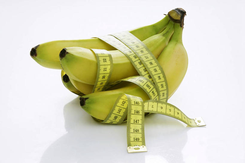 无人,横图,俯视,室内,特写,白天,白色背景,装修,桌面,桌子,建筑,香蕉,水果,阴影,新鲜,反射,测量,木制,皮尺,影子,刻度,生食,食品,果实,食物,黄色,尺,木制品,软尺,摄影,有机食品,绿色食品,影棚,测量工具,捆绑,尺子,量具,量仪,塑料卷尺,纤维尺,纤维圆尺,圆尺,甘蕉,彩图,高角度拍摄,影棚拍摄,拍摄