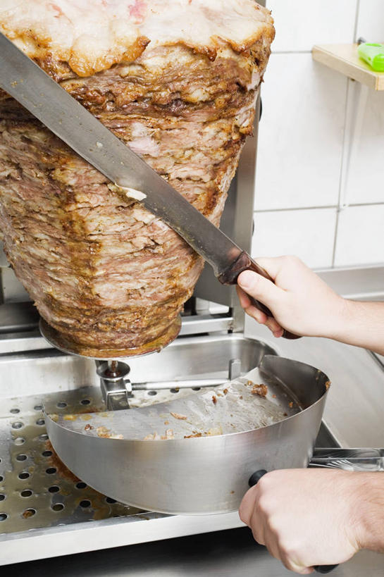 西方人,手,一个人,竖图,俯视,室内,特写,白天,烹饪,厨具,金属制品,欧洲,欧洲人,双手,仅一个男性,仅一个人,握,朦胧,模糊,金属,工具,锅子,肉,料理,食品,刀具,烤肉,拿,拿着,锅,菜肴,美食,肉类,食物,仅一个年轻男性,刀,手部,握着,佳肴,锅具,菜刀,土耳其料理,肉食,烹饪用具,土耳其烤肉,切菜刀,土耳其菜,男人,男性,年轻男性,白种人,烹调用具,烹调,半身,彩图,高角度拍摄,卡巴,旋转烤肉