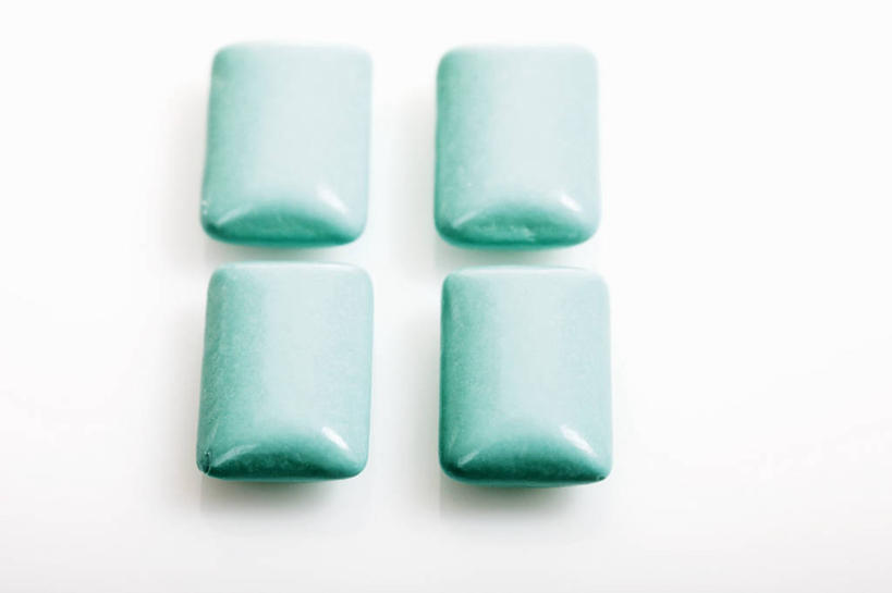 无人,横图,俯视,室内,特写,白天,白色背景,阴影,反射,影子,食品,糖果,软糖,食物,绿色,甜食,四个,摄影,影棚,泡泡糖,彩图,高角度拍摄,影棚拍摄,拍摄