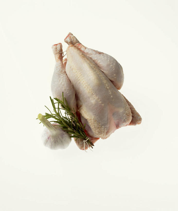 无人,竖图,俯视,室内,特写,白天,白色背景,阴影,反射,影子,调味,鸡肉,肉,香料,佐料,肉类,一个,烤鸡,摄影,影棚,单个,迷迭香,配料,肉食,海洋之露,作料,彩图,高角度拍摄,影棚拍摄,拍摄