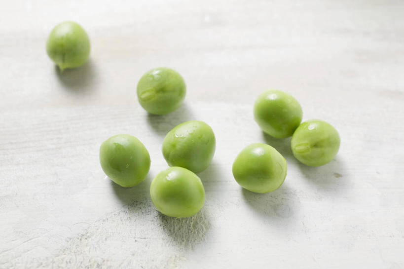 无人,横图,俯视,室内,特写,白天,植物,桌面,桌子,阴影,新鲜,反射,木制,影子,豆类,豆子,豌豆,食品,荷兰豆,食物,木制品,有机食品,绿色食品,雪豆,豆科,寒豆,毕豆,麻累,国豆,小寒豆,麦豌豆,彩图,高角度拍摄