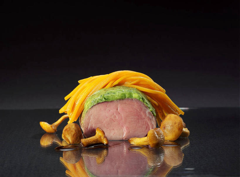 无人,横图,室内,特写,白天,正面,餐桌,桌子,萝卜,胡萝卜,蔬菜,一堆,许多,阴影,堆叠,堆积,灰色背景,新鲜,反射,影子,菌菇,肉,牛肉,食品,菌类,肉类,食物,食用菌,摄影,有机食品,绿色食品,影棚,餐台,堆,肉食,鸡油菌,豆瓣菜,水蔊菜,水田芥菜,水茼蒿,西洋菜,杏黄菌,杏菌,红萝卜,甘荀,彩图,影棚拍摄,拍摄