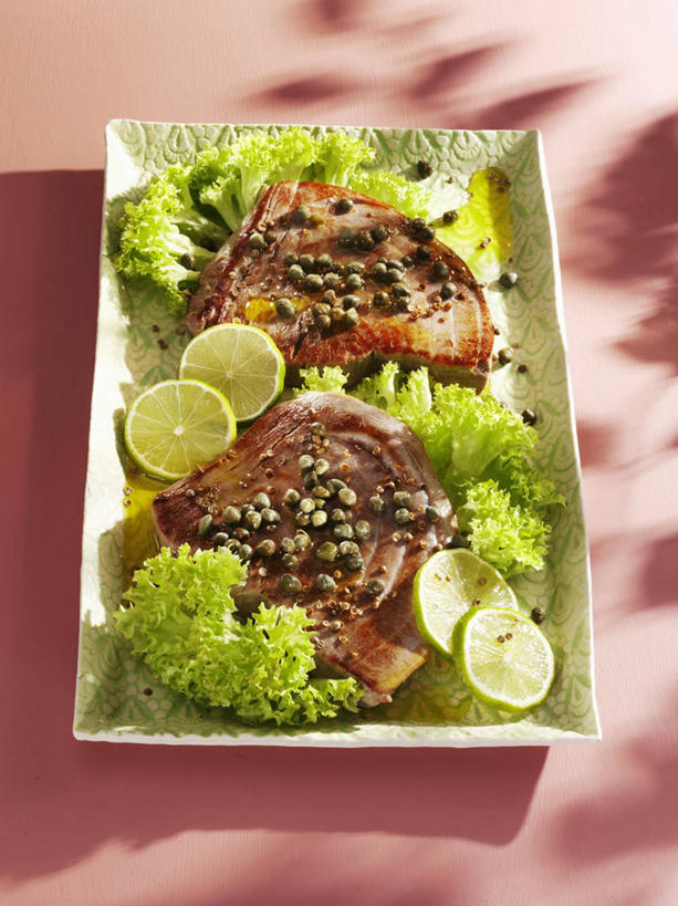 无人,竖图,俯视,室内,特写,白天,植物,餐桌,桌子,柠檬,蔬菜,餐具,水果,阴影,新鲜,反射,碟子,盘,影子,生菜,莴苣,肉,生食,鱼肉,食品,果实,草药,鲔鱼,蔬果,金枪鱼,肉类,中药,食物,一个,盘子,碟,有机食品,绿色食品,单个,餐台,吞拿鱼,药材,中草药,肉食,马槟榔,中药材,本草,马金囊,水槟榔,紫槟榔,马金南,山槟榔,太极子,屈头鸡,春菜,鹅仔菜,莴仔菜,千金菜,叶用莴苣,益母果,柠果,彩图,高角度拍摄