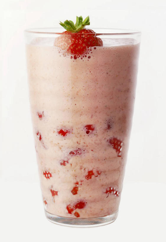 无人,竖图,俯视,室内,特写,白天,白色背景,餐桌,桌子,草莓,浆果,杯子,水果,阴影,新鲜,反射,影子,生食,食品,甜点,甜品,果实,一杯,玻璃制品,食物,饮料,一个,红色,水杯,甜食,冰淇淋,摄影,有机食品,绿色食品,影棚,单个,餐台,鲜奶,奶昔,草莓奶昔,玻璃杯,洋莓,水果皇后,红莓,地莓,彩图,高角度拍摄,影棚拍摄,拍摄