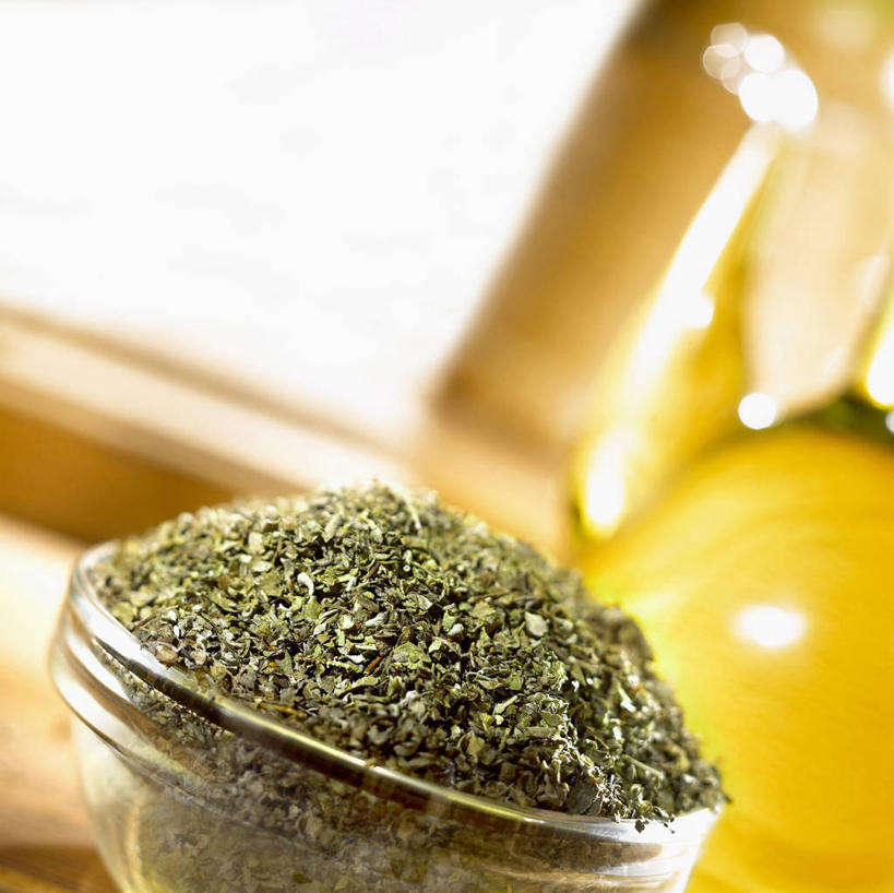 无人,横图,俯视,室内,特写,白天,白色背景,餐桌,桌子,玻璃,一堆,许多,阴影,堆叠,堆积,朦胧,模糊,反射,影子,玻璃制品,一个,容器,碗,摄影,影棚,单个,餐台,储藏,堆,牛至,储存,滇香蕾,土香薷,荆芥,香薷,奥勒冈草,白花土荆芥,白花茵陈,川香薷,俄力冈叶,减脂叶,满山香,蘑菇草,披萨草,银薄荷,止痢草,彩图,高角度拍摄,影棚拍摄,拍摄,贮存