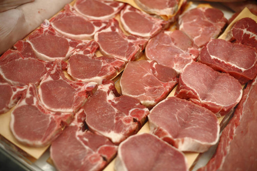 骨骼,无人,横图,俯视,室内,特写,白天,烹饪,中餐,桌面,桌子,一排,许多,阴影,整齐,并列,并排,反射,木制,影子,排骨,肉,油炸,料理,食品,骨头,很多,猪肉,菜肴,美食,肉类,食物,排列,木制品,中式,佳肴,骨架,队列,平行,肉食,炸猪排,豚肉,彩图,高角度拍摄