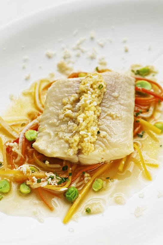 海鲜,三文鱼,无人,竖图,俯视,室内,特写,白天,玉米,桌面,桌子,鲑鱼,蔬菜,餐具,阴影,新鲜,反射,木制,棒子,碟子,盘,影子,玉蜀黍,肉,鱼肉,食品,水产,肉类,海洋生物,食物,一个,盘子,木制品,碟,有机食品,绿色食品,单个,大马哈鱼,苞米,水生动物,海产品,苞芦,水生物,肉食,海底动物,苞谷,撒蒙鱼,萨门鱼,冰海之皇,鲑,马哈鱼,麻哈鱼,大麻哈鱼,包谷,大蜀黍,番麦,薏米包,玉高粱,玉麦,珍珠米,彩图,高角度拍摄,红点鲑