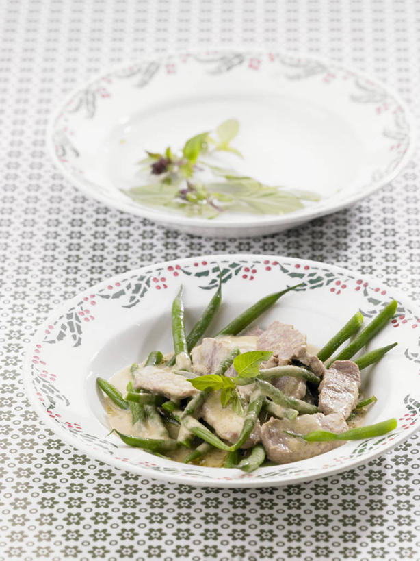 咖哩,无人,竖图,俯视,室内,特写,白天,烹饪,植物,桌面,桌子,豆,蔬菜,餐具,阴影,新鲜,反射,木制,布料,碟子,盘,影子,豆类,豆子,调料,肉,料理,食品,调味品,调味料,布纹,羊肉,咖喱,菜肴,美食,肉类,桌布,食物,两个,盘子,餐巾,木制品,碟,台布,佳肴,有机食品,绿色食品,绿豆,肉食,豆科,青小豆,菉豆,植豆,彩图,高角度拍摄