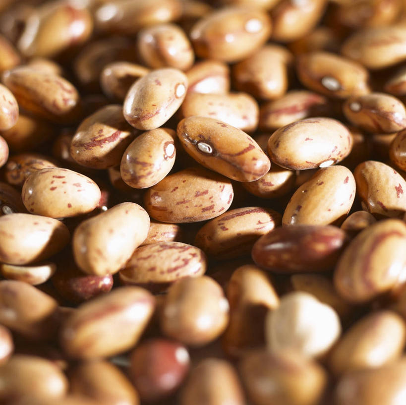 无人,横图,俯视,室内,特写,白天,植物,桌面,桌子,豆,蔬菜,一堆,许多,阴影,堆叠,堆积,朦胧,模糊,新鲜,反射,木制,影子,豆类,豆子,红豆,食品,很多,食物,木制品,有机食品,绿色食品,堆,赤豆,豆科,红小豆,彩图,高角度拍摄