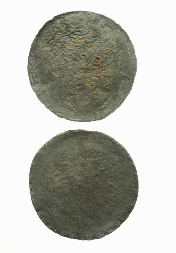 点心,无人,竖图,俯视,室内,特写,白天,白色背景,桌面,桌子,阴影,反射,木制,影子,食品,文化,饼,小吃,食物,糕点,两个,木制品,甜食,摄影,影棚,玉米饼,彩图,高角度拍摄,影棚拍摄,拍摄