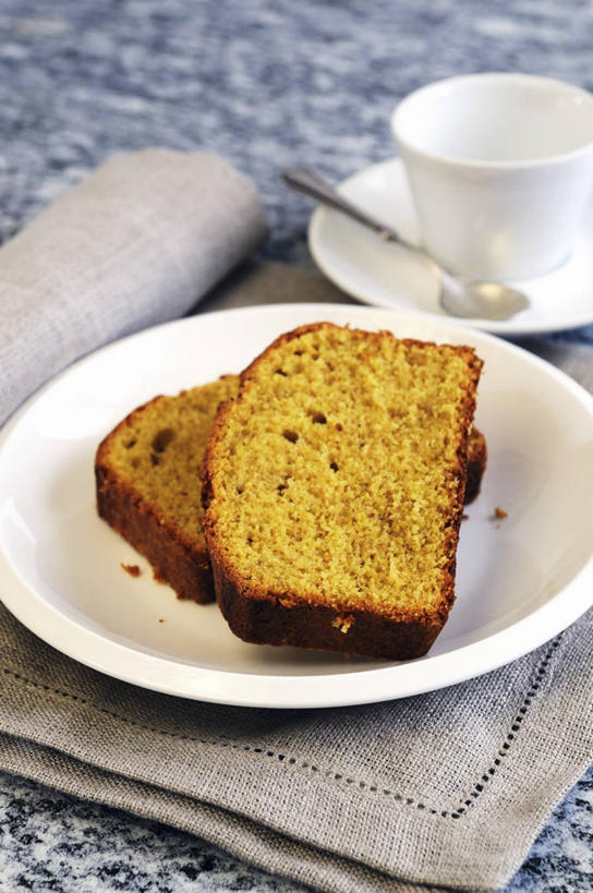 点心,无人,竖图,俯视,室内,特写,白天,下午茶,餐桌,桌子,杯子,餐具,两块,切开,阴影,反射,瓷器,碟子,盘,影子,勺子,食品,咖啡杯,陶瓷制品,食物,糕点,三个,盘子,餐巾,调羹,碟,汤匙,切,餐台,瓷杯,剖面,切面,保洁方巾,口布,彩图,高角度拍摄,咖啡蛋糕,蛋糕