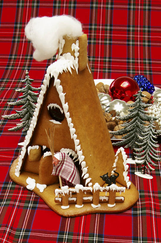 点心,无人,竖图,俯视,室内,特写,白天,植物,餐桌,桌子,圣诞节,阴影,节日,庆祝,装饰,反射,布料,挂饰,影子,食品,甜点,圣诞树,圣诞球,布纹,文化,球,桌布,树,树木,食物,糕点,绿色,自然,餐巾,台布,饼干,甜食,零食,庆典,球体,摄影,影棚,生长,成长,餐台,纪念,华丽,修饰,点缀,姜饼,衬托,美观,雅致,雅观,姜饼屋,德式姜饼,彩图,高角度拍摄,影棚拍摄,拍摄,圣诞姜饼屋