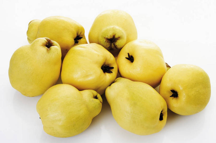 无人,横图,俯视,室内,特写,白天,白色背景,餐桌,桌子,木瓜,水果,阴影,新鲜,反射,影子,生食,食品,果实,食物,黄色,摄影,有机食品,绿色食品,影棚,餐台,奶匏,蓬生果,乳瓜,石瓜,万寿匏,万寿果,番木瓜,彩图,高角度拍摄,影棚拍摄,拍摄