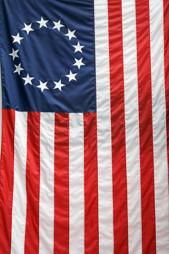 无人,竖图,室内,特写,白天,正面,静物,旗帜,国旗,许多,阴影,条纹,环绕,围绕,反射,影子,星星,环抱,红色,白色,星形,美国国旗,五角形,萦绕,旗,五角星,彩图,美利坚合众国国旗