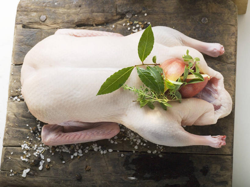 无人,横图,俯视,室内,特写,白天,白色背景,餐桌,桌子,蔬菜,叶子,阴影,新鲜,反射,木制,影子,肉,生食,食品,绿叶,肉类,食物,木制品,嫩叶,摄影,有机食品,绿色食品,影棚,餐台,肉食,叶,叶片,彩图,高角度拍摄,影棚拍摄,拍摄,鹅肉