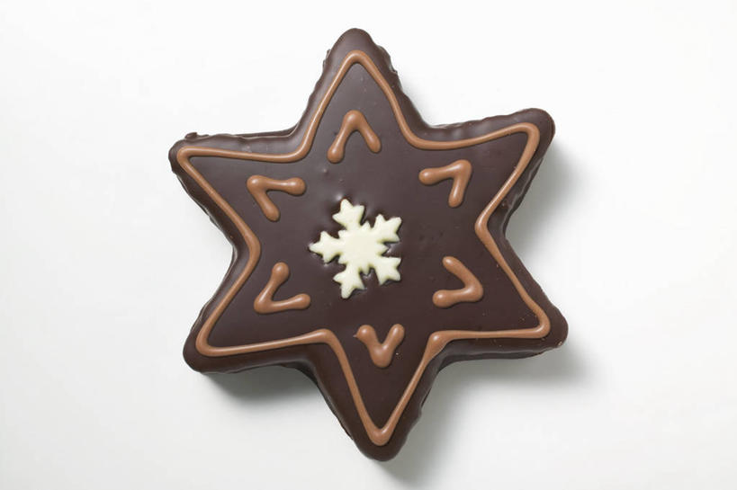 点心,无人,横图,俯视,室内,特写,白天,白色背景,餐桌,桌子,圣诞节,阴影,节日,庆祝,反射,影子,雪花,食品,甜点,文化,食物,糕点,一个,饼干,甜食,零食,庆典,摄影,影棚,单个,餐台,纪念,姜饼,德式姜饼,彩图,高角度拍摄,影棚拍摄,拍摄