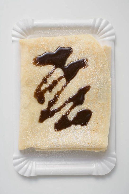 点心,煎饼,无人,竖图,俯视,室内,特写,白天,白色背景,桌面,桌子,餐具,阴影,反射,木制,碟子,盘,影子,食品,甜品,文化,小吃,食物,糕点,盘子,木制品,碟,甜食,巧克力,巧克力酱,摄影,影棚,朱古力,薄煎饼,彩图,高角度拍摄,影棚拍摄,拍摄,班戟,薄烤饼