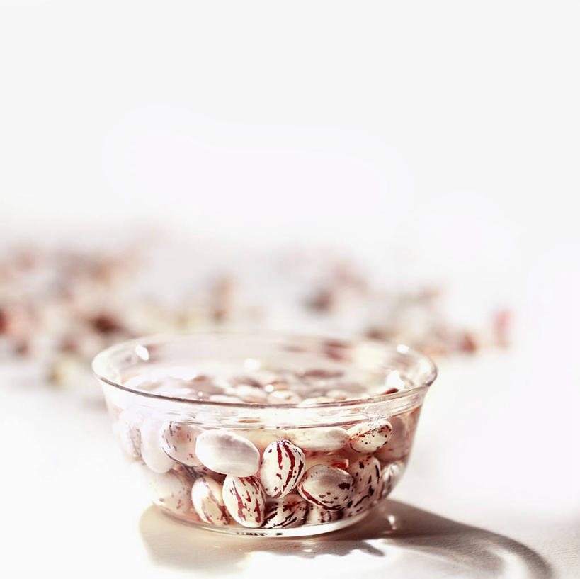 无人,横图,俯视,室内,特写,白天,白色背景,植物,桌面,桌子,豆,蔬菜,玻璃,一堆,许多,阴影,堆叠,堆积,朦胧,模糊,新鲜,反射,木制,影子,勺子,豆类,豆子,刀豆,食品,四季豆,玻璃制品,食物,一个,木制品,容器,调羹,汤匙,碗,摄影,有机食品,绿色食品,影棚,单个,储藏,堆,储存,芸豆,豆科,菜豆,二季豆,白肾豆,架豆,玉豆,去豆,彩图,高角度拍摄,影棚拍摄,拍摄,贮存