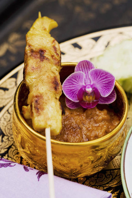 蒸笼,无人,竖图,俯视,室内,特写,白天,烹饪,桌面,桌子,黄瓜,蔬菜,厨具,阴影,竹制,新鲜,盛开,反射,木制,影子,调料,鸡肉,酱料,酱汁,肉,佐料,料理,食品,调味品,调味料,泰式,花蕾,酱,菜肴,美食,肉类,泰国料理,竹签,花,花瓣,花朵,鲜花,食物,一个,木制品,花苞,花蕊,花生酱,佳肴,有机食品,绿色食品,单个,高雅,竹制品,笼屉,肉食,烹饪用具,取食签,淡泊,花中君子,泰菜,泰国菜,泰式料理,兰花,烹调用具,青瓜,胡瓜,烹调,彩图,高角度拍摄