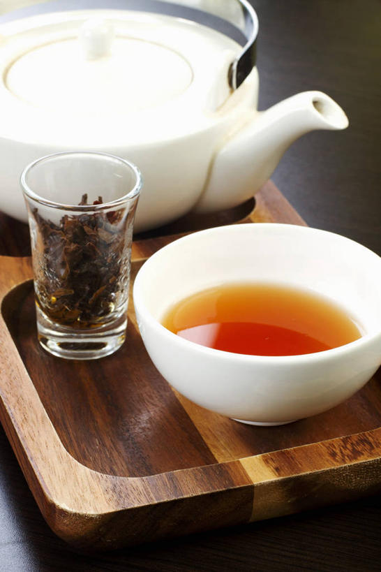 无人,竖图,俯视,室内,特写,白天,幸福,餐桌,茶,桌子,杯子,欧洲,芬兰,阴影,反射,壶,影子,红茶,茶叶,一杯,娱乐,水壶,三个,茶壶,容器,水杯,享受,休闲,温馨,放松,乐趣,餐台,提神,舒适,北欧,醒脑,芬兰共和国,波里,茶杯,彩图,高角度拍摄,泡沫红茶