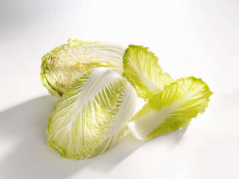 无人,横图,俯视,室内,特写,白天,白色背景,餐桌,桌子,蔬菜,叶子,阴影,新鲜,反射,影子,大白菜,食品,绿叶,白菜,食物,绿色,嫩叶,摄影,有机食品,绿色食品,影棚,餐台,胶菜,镳菜,叶,叶片,彩图,高角度拍摄,影棚拍摄,拍摄
