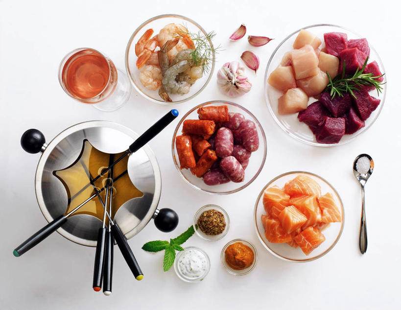 奶酪,无人,横图,俯视,室内,特写,白天,白色背景,烹饪,西餐,餐桌,桌子,餐具,玻璃,许多,阴影,反射,叉子,影子,勺子,肉,虾,香肠,鱼肉,干酪,起司,料理,食品,腊肠,芝士,营养,火锅,菜肴,美食,肉类,大虾,玻璃制品,食物,容器,调羹,汤匙,碗,乳酪,西式,摄影,佳肴,影棚,对虾,餐台,储藏,乳制品,储存,发酵,肉食,餐叉,斑节虾,奶酪火锅,东方对虾,中国对虾,进餐用具,彩图,高角度拍摄,影棚拍摄,拍摄,贮存