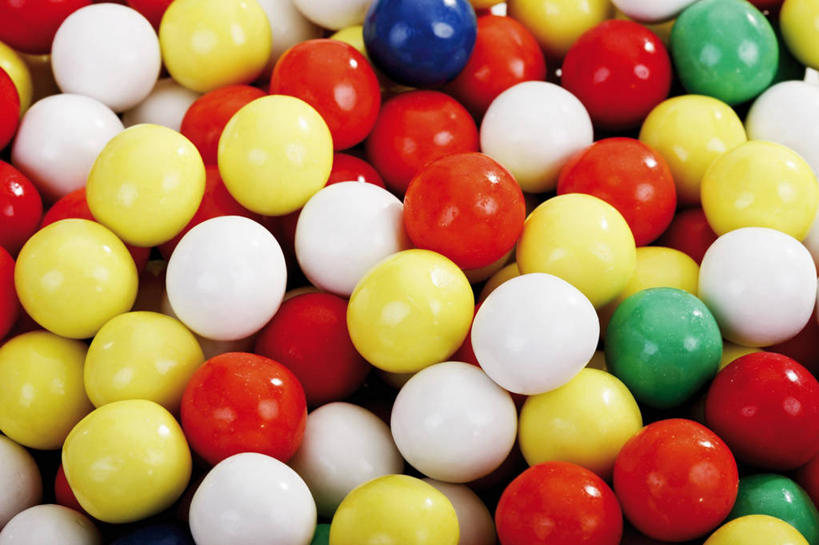 无人,横图,俯视,彩色,室内,特写,白天,餐桌,桌子,一堆,许多,阴影,堆叠,堆积,反射,影子,食品,糖果,软糖,食物,甜食,餐台,堆,五颜六色,色彩斑斓,泡泡糖,五彩缤纷,五彩斑斓,五光十色,彩图,高角度拍摄