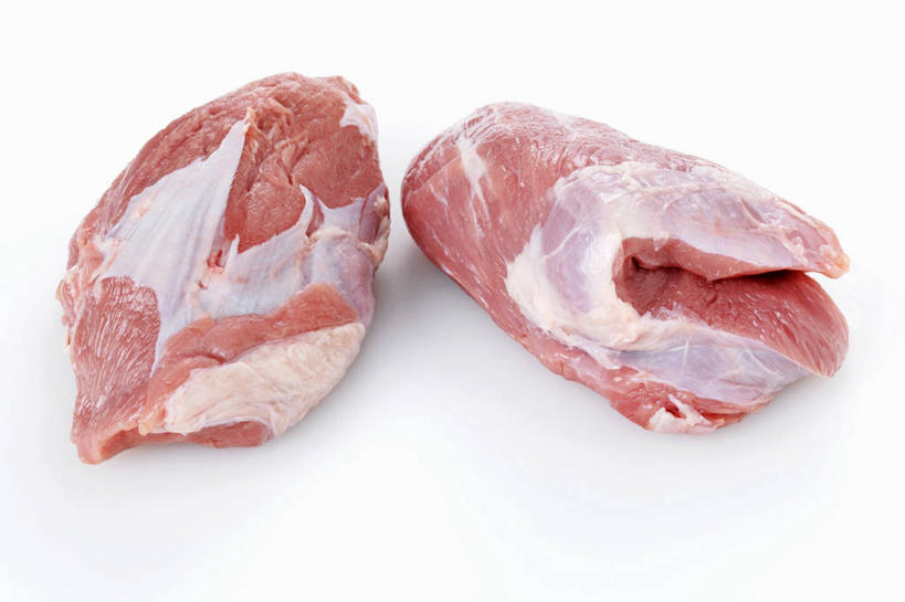 无人,横图,俯视,室内,特写,白天,白色背景,餐桌,桌子,两块,阴影,新鲜,反射,影子,肉,生食,牛肉,肉类,红色,摄影,影棚,餐台,肉食,彩图,高角度拍摄,影棚拍摄,拍摄