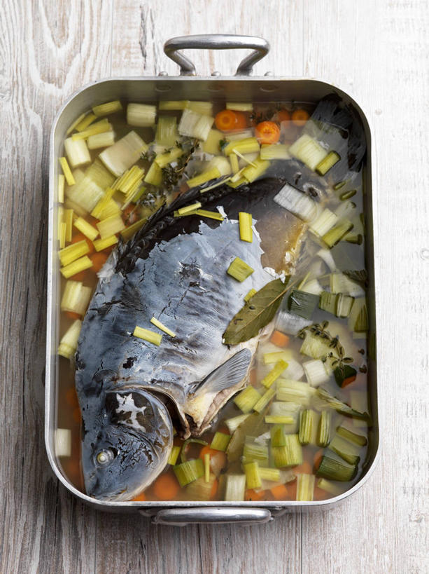 无人,竖图,俯视,室内,特写,白天,烹饪,餐桌,桌子,鲤鱼,蔬菜,厨具,金属制品,一堆,一条,许多,阴影,堆叠,堆积,新鲜,反射,金属,鱼,炖锅,锅子,影子,肉,汤,鱼肉,食品,锅,肉类,鱼类,食物,有机食品,绿色食品,餐台,锅具,堆,吉祥,肉食,烹饪用具,年年有余,美梦成真,事业有成,烹调用具,鲤子,鲤拐子,烹调,彩图,高角度拍摄