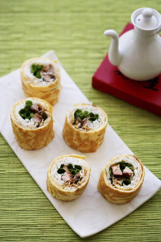 点心,烤鸭,无人,竖图,俯视,室内,特写,白天,烹饪,中餐,桌面,桌子,阴影,反射,木制,壶,影子,肉,料理,食品,文化,鸭肉,小吃,菜肴,美食,肉类,水壶,食物,糕点,一个,茶壶,木制品,容器,甜食,中式,佳肴,单个,薄饼,肉食,北京烤鸭,北京菜,京帮菜,京菜,彩图,高角度拍摄