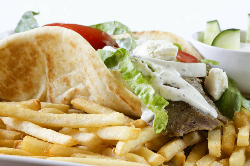 点心,面包,无人,横图,俯视,室内,特写,白天,白色背景,烹饪,西餐,餐桌,桌子,黄瓜,蔬菜,土豆,阴影,新鲜,反射,影子,三明治,料理,食品,面点,薯条,菜肴,美食,食物,糕点,快餐,西式,摄影,佳肴,有机食品,绿色食品,影棚,餐台,西式快餐,皮塔饼,三文治,馍馍蛋,口袋面包,洋芋,山药蛋,青瓜,马铃薯,胡瓜,彩图,高角度拍摄,影棚拍摄,拍摄