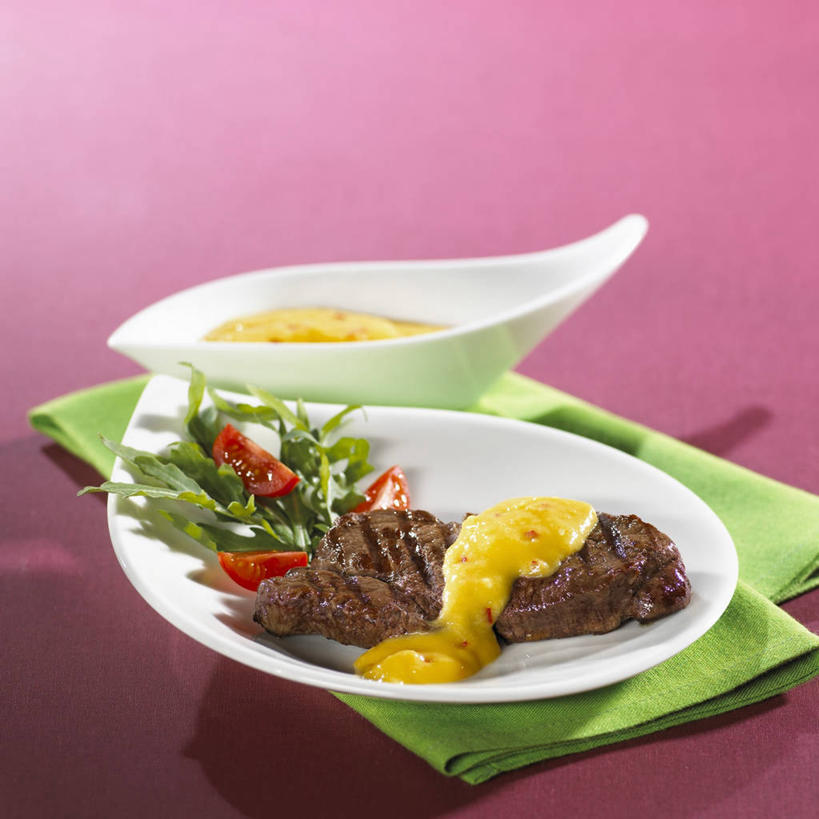 无人,方图,俯视,室内,特写,白天,烹饪,西餐,餐桌,桌子,蔬菜,西红柿,小番茄,阴影,粉色背景,新鲜,反射,布料,影子,陶瓷,肉,牛排,牛肉,料理,食品,陶瓷制品,布纹,菜肴,美食,肉类,桌布,食物,两个,红色,绿色,白色,餐巾,容器,台布,碗,果酱,西式,摄影,佳肴,有机食品,绿色食品,影棚,餐台,储藏,储存,肉食,芒果酱,果子酱,小西红柿,樱桃小番茄,珍珠小番茄,樱桃番茄,圣女果,番茄,彩图,高角度拍摄,影棚拍摄,拍摄,贮存