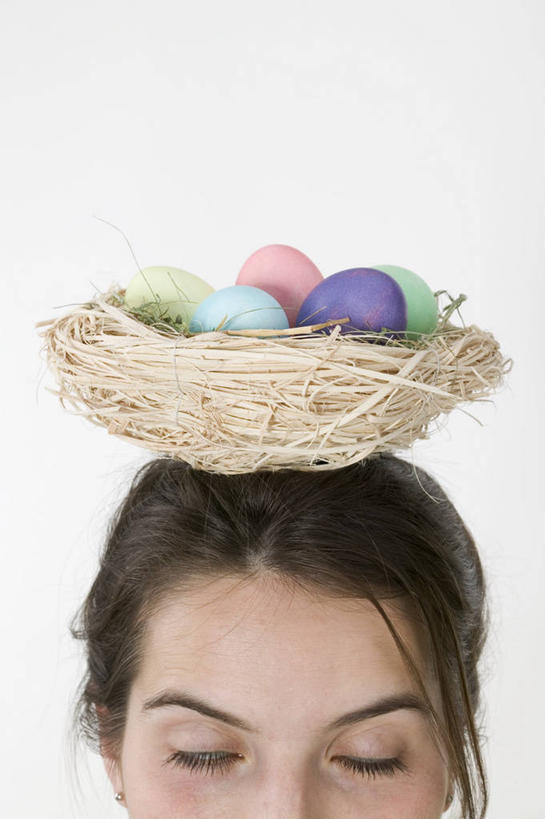 西方人,脸,头,脸颊,一个人,闭眼,竖图,室内,特写,白天,白色背景,正面,欧洲,复活节,欧洲人,仅一个年轻女性,仅一个女性,仅一个人,一堆,许多,阴影,堆叠,堆积,节日,庆祝,反射,鸟巢,影子,蛋,顶,文化,容器,庆典,摄影,影棚,纪念,储藏,堆,储存,彩蛋,复活节彩蛋,年轻女性,女人,女性,白种人,头部,脸部,脸蛋,面部,闭眼睛,闭着眼,闭着眼睛,半身,彩图,影棚拍摄,拍摄,贮存