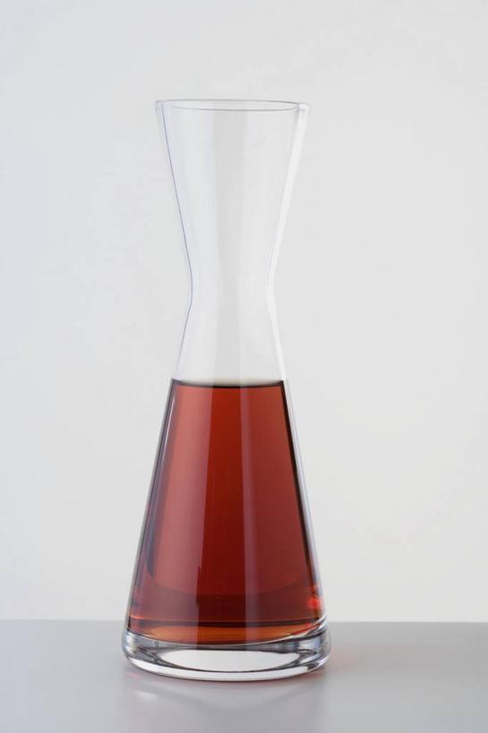 无人,竖图,室内,特写,白天,白色背景,正面,桌面,桌子,阴影,反射,木制,影子,醋,调料,调味品,调味料,玻璃制品,一个,玻璃瓶,木制品,瓶子,摄影,影棚,单个,食醋,苦酒,醯,彩图,影棚拍摄,拍摄