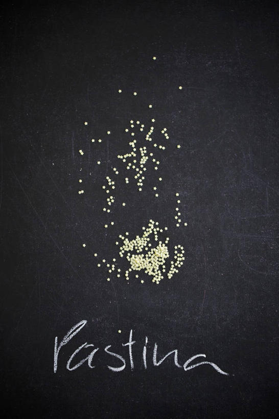 无人,竖图,室内,特写,白天,正面,静物,英文,笔,标志,工具,文字,字符,字母,标识,粉笔,学习用品,黑板,教学,英文字母,文具用品,耐磨,白垩,教学黑板,彩图